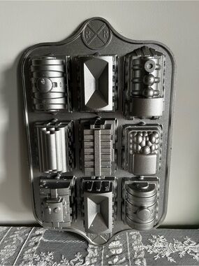 Nordic Ware 3D Cast Aluminum Train Cake Pan Birthday Cake